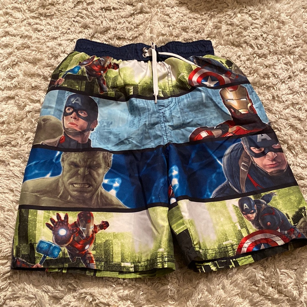 MARVEL SWIMMING BOY SHORTS SIZE 8